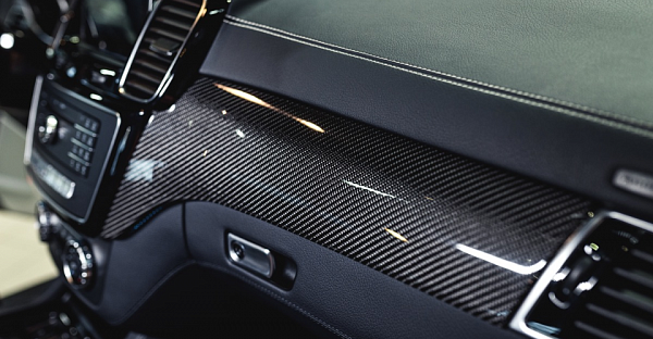 Ламинация карбоном элементов автомобиля Lexus