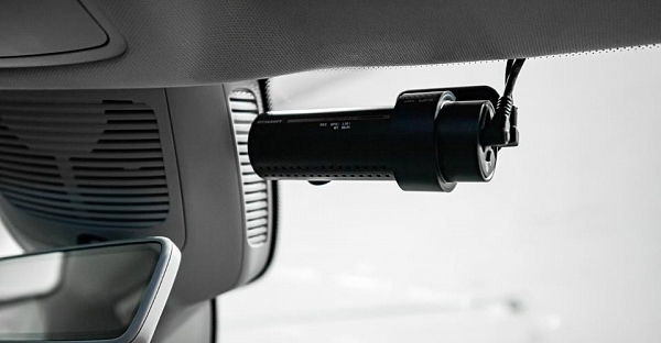Скрытая установка Корейских регистраторов Blackvue и Thinkware на Mercedes-Benz E-Класс