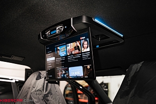 Mercedes-Benz V-Класс: потолочный монитор на базе ОС Андроид с управлением климатом