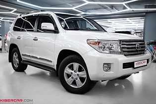 Профессиональный детейлинг и химчистка порогов на Toyota Land Cruiser 200