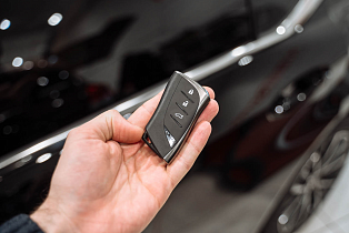 Lexus ES: монтаж электропривода для багажника
