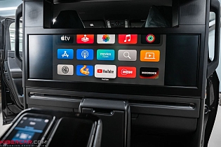 Lexus LM: установка Apple TV