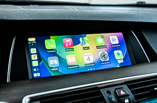 BMW 5 GT 2013: подключение функции Apple CarPlay